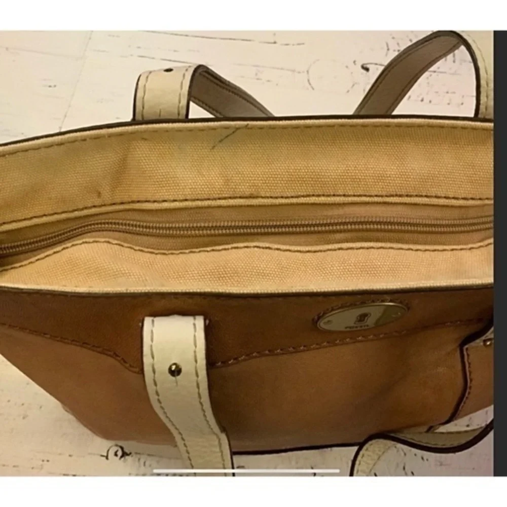 Fossil tan -/cream color block shoulder bag
